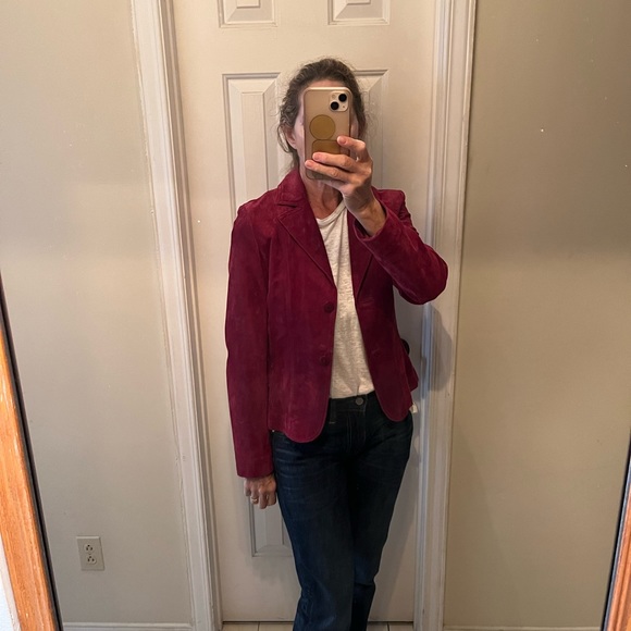 Danier suede blazer. No pockets - Picture 8 of 16